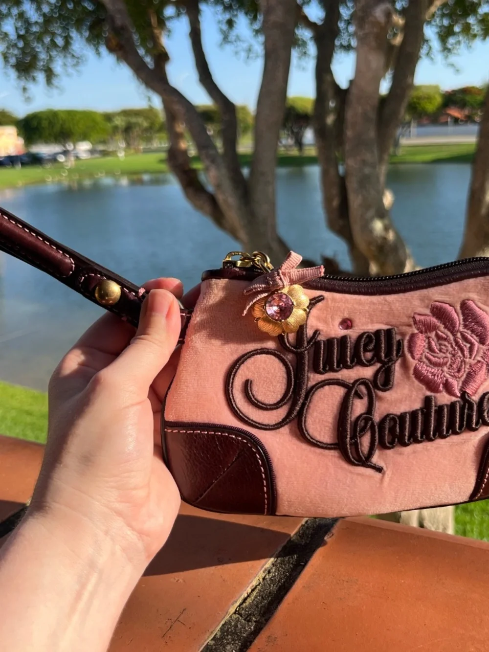 VINTAGE Y2K JUICY COUTURE ROSE EMBROIDERED VELOUR WRISTLET PINK BROWN RARE